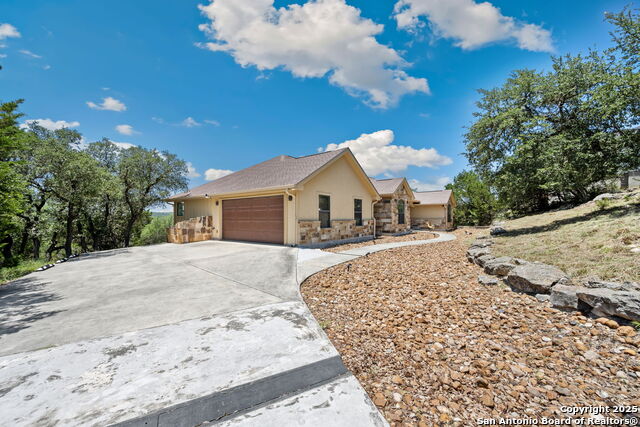 632 Lasso Loop, Canyon Lake, Texas image 3