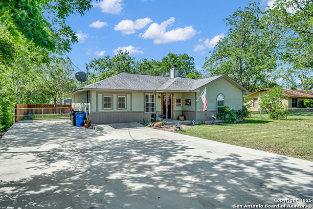 250 Kimball, La Vernia, Texas image 4
