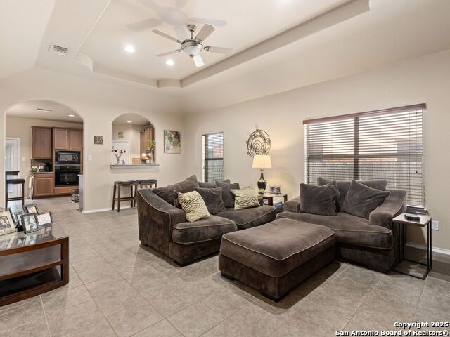 9823 Amberg, Helotes, Texas image 3