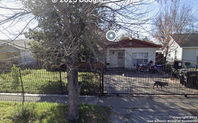 122 E Ackard Pl, San Antonio, Texas image 3