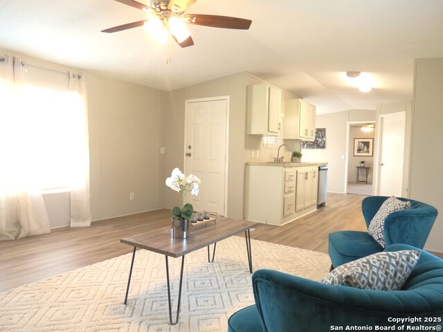 506 Willow, Jourdanton, Texas image 3
