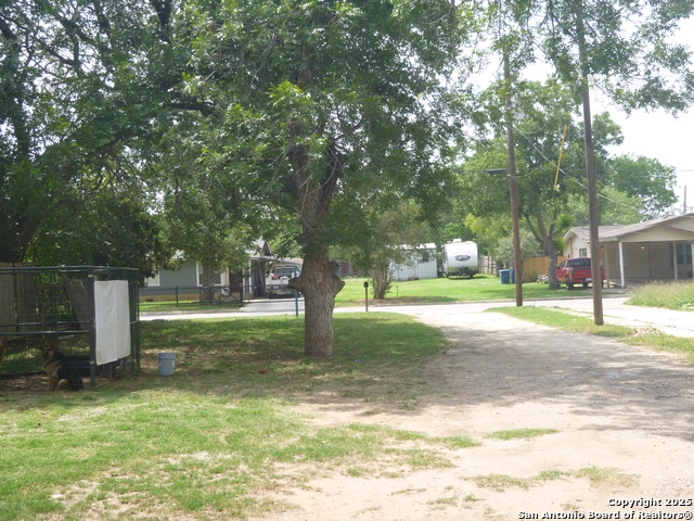 1117 Plum St, Floresville, Texas image 21