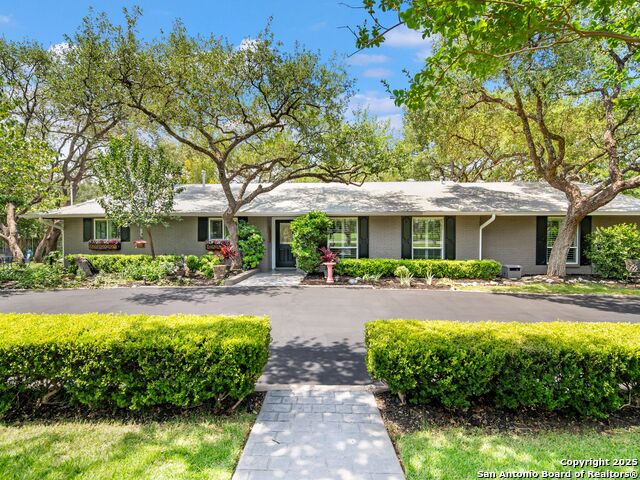 132 Wagon Trail Road, Shavano Park, Texas image 2