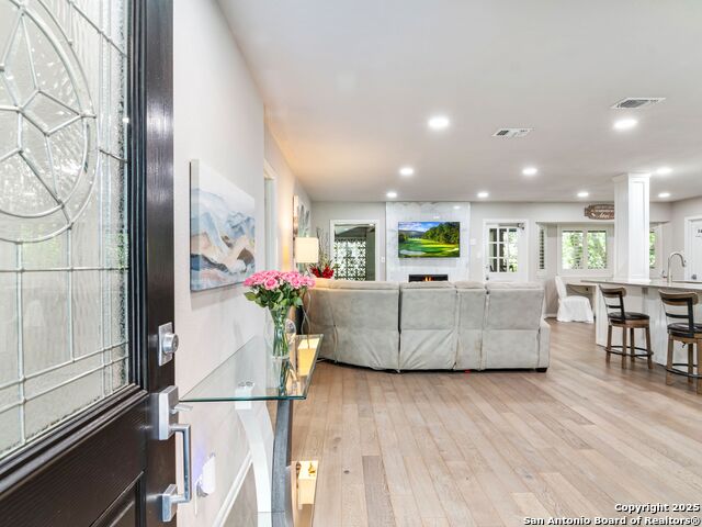 132 Wagon Trail Road, Shavano Park, Texas image 3