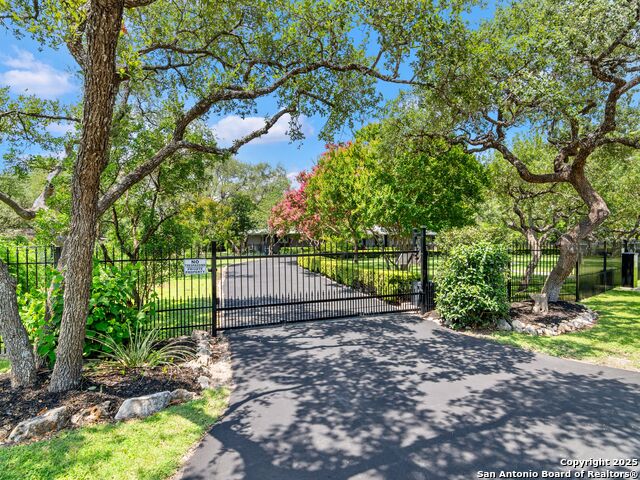 132 Wagon Trail Road, Shavano Park, Texas image 45