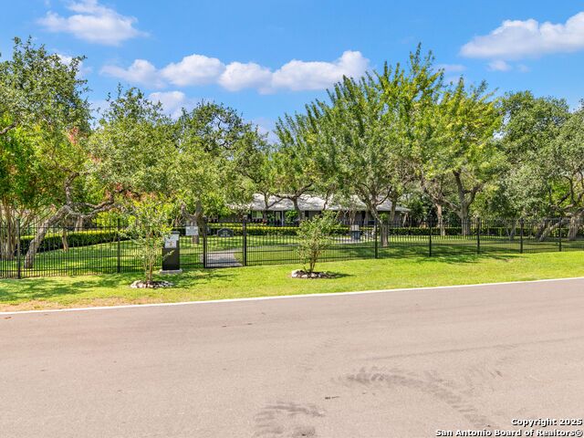 132 Wagon Trail Road, Shavano Park, Texas image 47