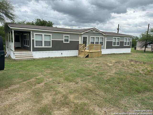350 County Road 6752, Devine, Texas image 1