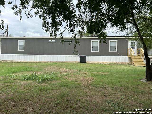 350 County Road 6752, Devine, Texas image 4