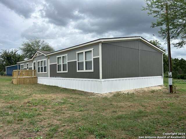 350 County Road 6752, Devine, Texas image 5