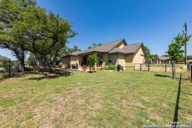 200 S Calvin Barrett, Blanco, Texas image 32