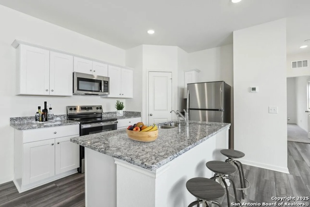 827 Barnacle Court, Adkins, Texas image 3