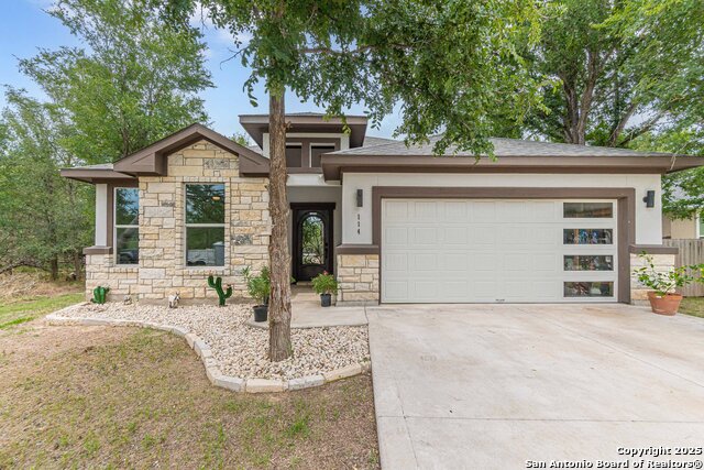 114 Mokukua Lane, Bastrop, Texas image 1