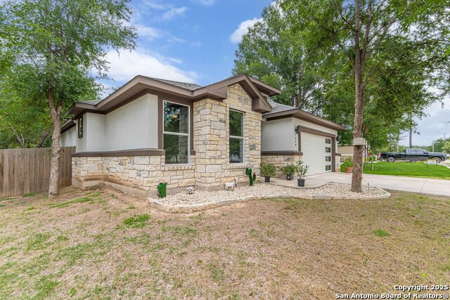 114 Mokukua Lane, Bastrop, Texas image 3