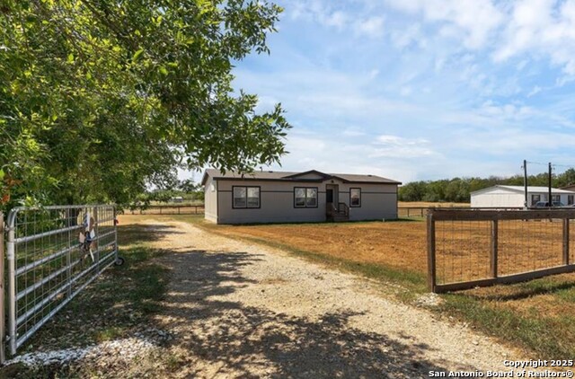 402 Free Timber Lane, Stockdale, Texas image 27