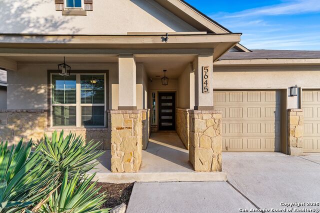 5645 Meadow View, New Braunfels, Texas image 2
