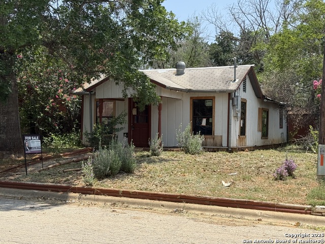 122 N. Garcia, Pearsall, Texas image 2