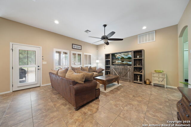 214 Yorktown, Pleasanton, Texas image 6