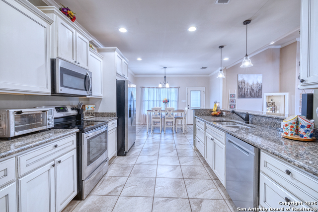 104 Sunday Ct, Uvalde, Texas image 14