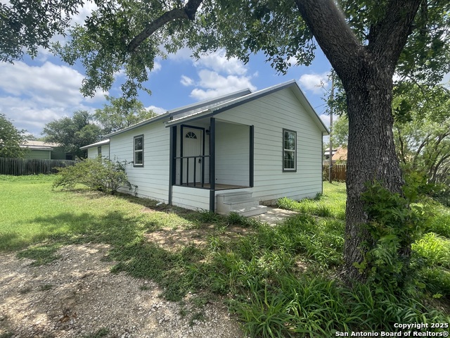 509 Brown, Jourdanton, Texas image 1