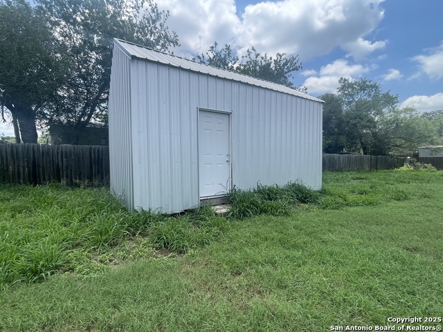 509 Brown, Jourdanton, Texas image 15