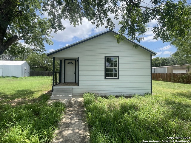 509 Brown, Jourdanton, Texas image 2