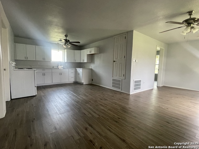 509 Brown, Jourdanton, Texas image 6