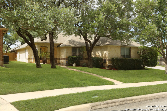8803 Shuteye Peak, Helotes, Texas image 1