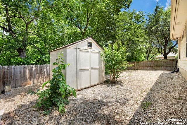 1905 Walter Raleigh, Windcrest, Texas image 24