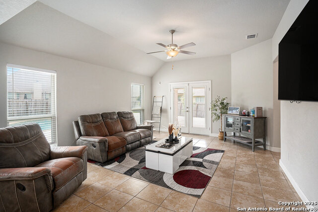 420 Bee Caves Cv, Cibolo, Texas image 7