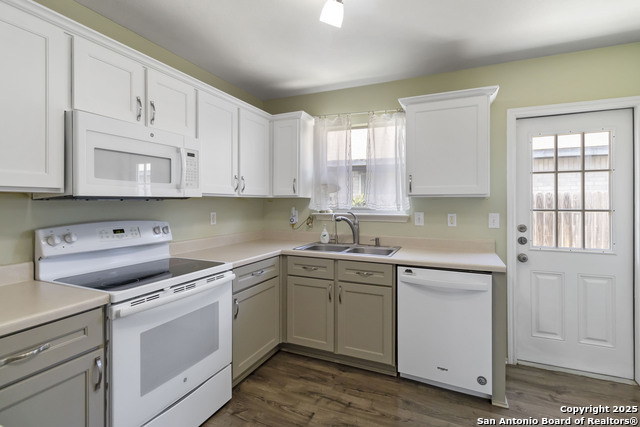 8611 Shaenfield, San Antonio, Texas image 10