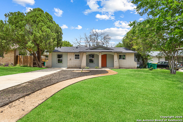 112 Meadow Way, Converse, Texas image 1