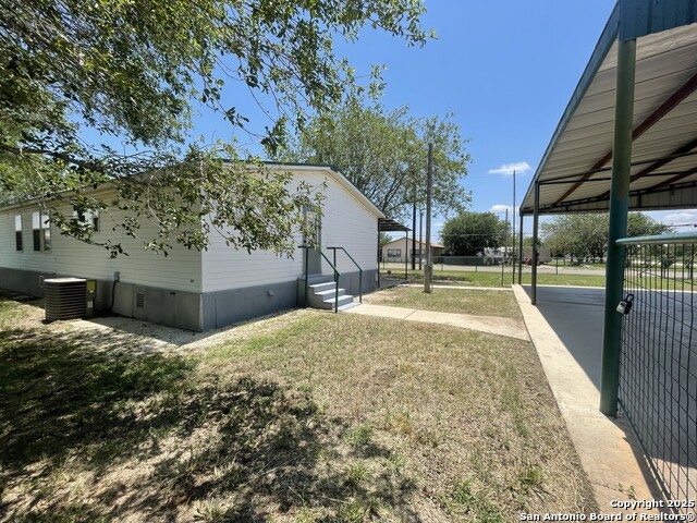 207 S Edwards, Charlotte, Texas image 28