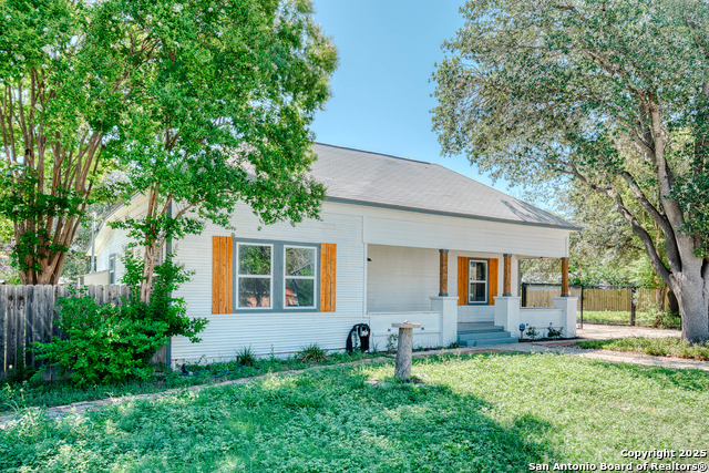 1301 Avenue K, Hondo, Texas image 1