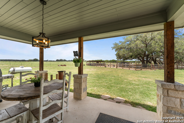 1250 County Road 304, Floresville, Texas image 16