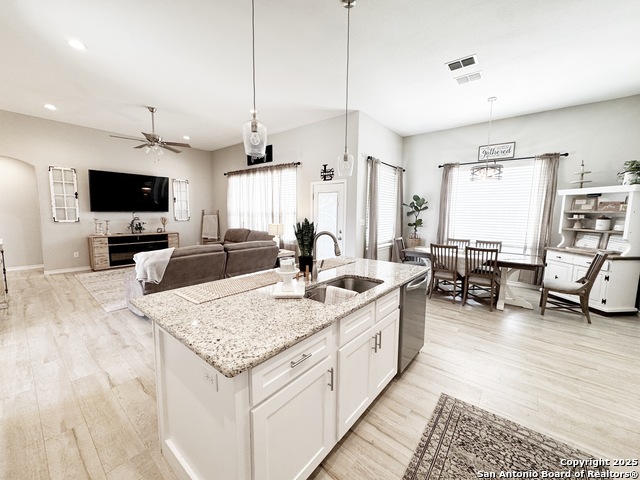 1683 Vista View, Pleasanton, Texas image 8