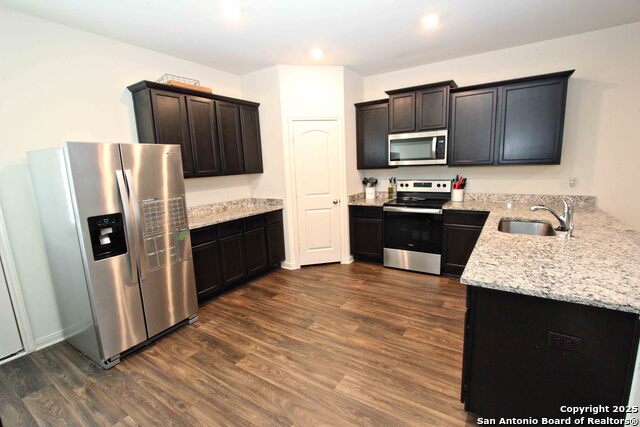 10934 Monterey Pike, Converse, Texas image 16