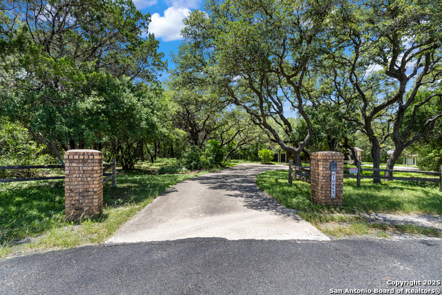 10623 Alta Loma, Helotes, Texas image 2