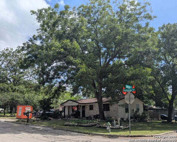 510 Parkview, New Braunfels, Texas image 3