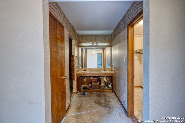 100 E Bluebonnet, Uvalde, Texas image 23