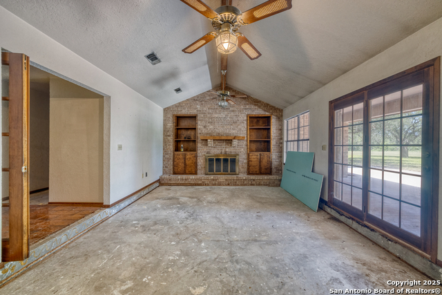 100 E Bluebonnet, Uvalde, Texas image 6