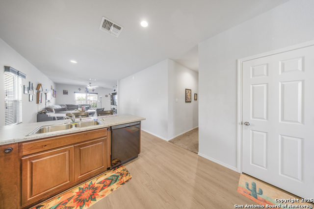 13115 Heathers Reef, Saint Hedwig, Texas image 6
