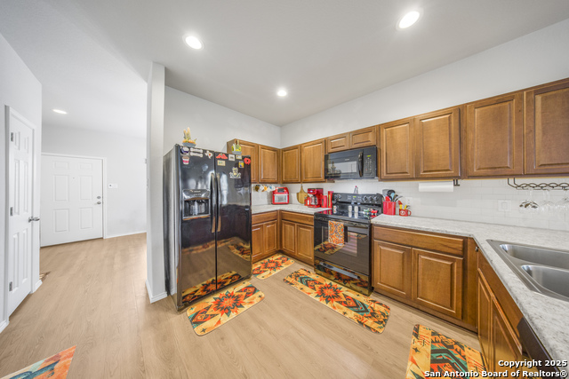 13115 Heathers Reef, Saint Hedwig, Texas image 7