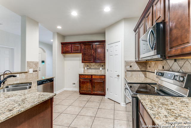 10611 Larch Grove Ct, Helotes, Texas image 6