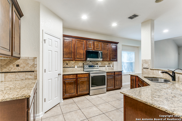 10611 Larch Grove Ct, Helotes, Texas image 7