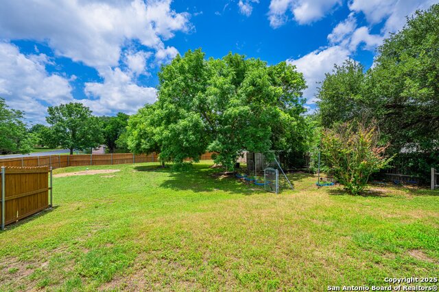 200 Oakview, Kerrville, Texas image 17