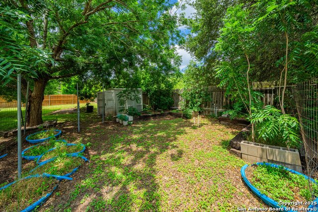 200 Oakview, Kerrville, Texas image 18