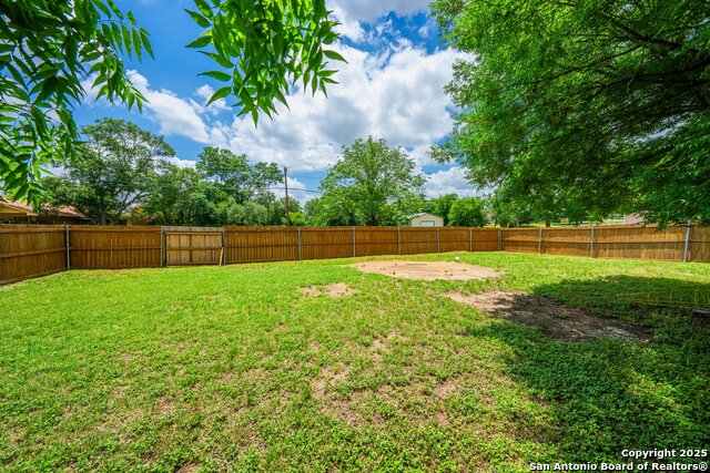 200 Oakview, Kerrville, Texas image 19