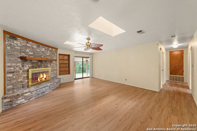 200 Oakview, Kerrville, Texas image 2