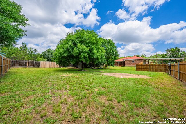 200 Oakview, Kerrville, Texas image 21