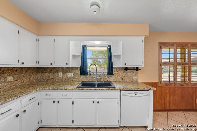 200 Oakview, Kerrville, Texas image 6